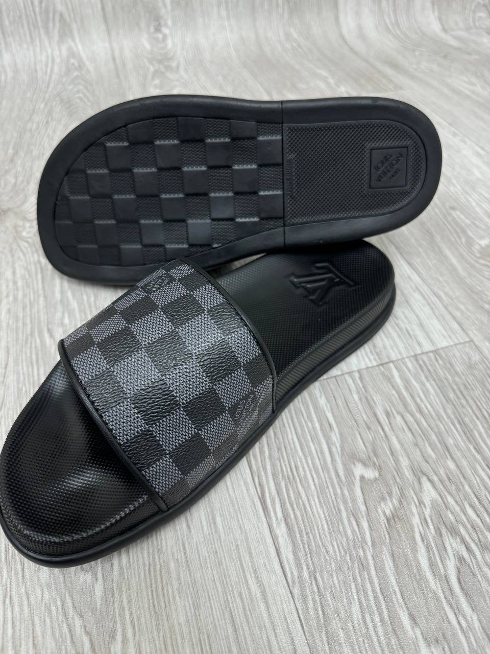 LV Black Sliders